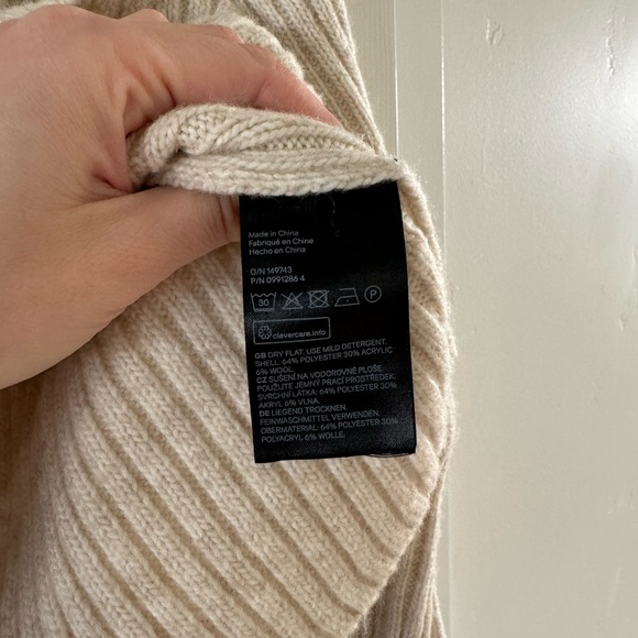 H&M Sweater - Picture 5 of 5